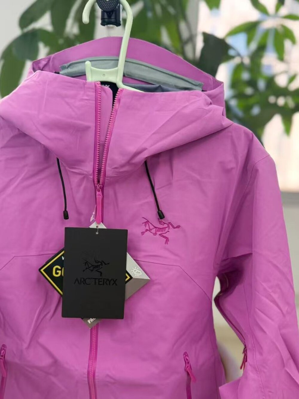 Arc'teryx Beta Collection, Fuchsia, Sporty Hooded Hardshell Jacket, Size S. - Picture 3 of 6